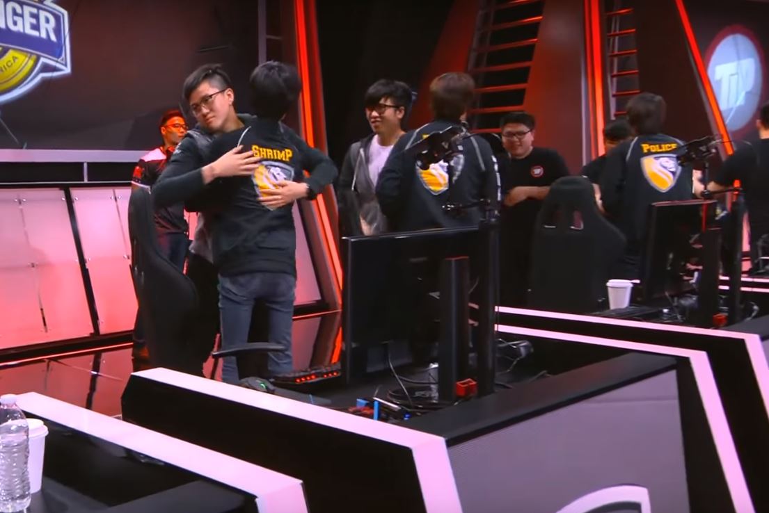 TiP and Apex players share a moment after their match (courtesy of lolesports)