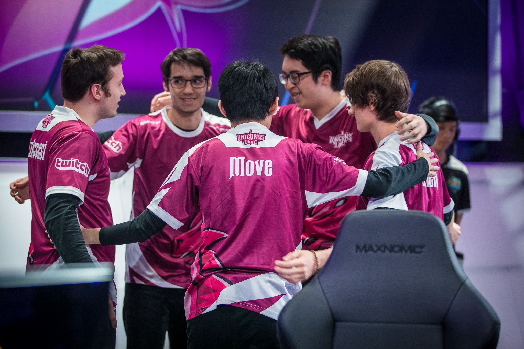 Move on stage with unicorns of love